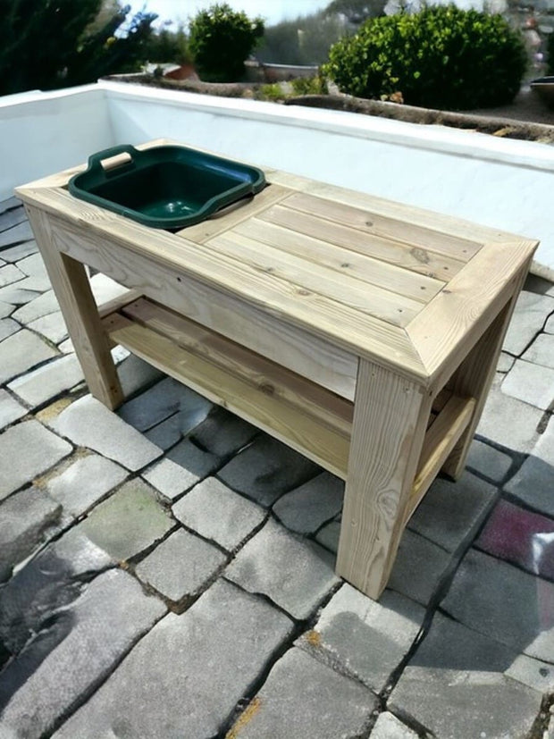 The Great Outdoor sink and worktop play kitchen