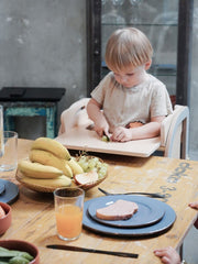 Detachable tray for toddler highchair.