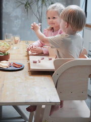 Spacious tray for baby’s highchair.
