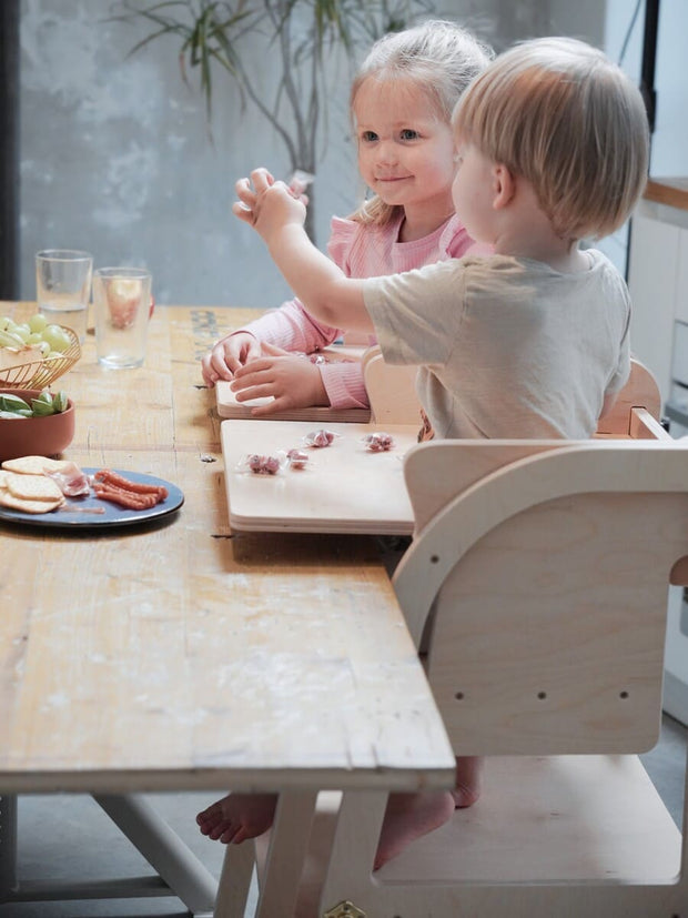 Spacious tray for baby’s highchair.