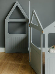 Sleek foldaway design for toddlers.