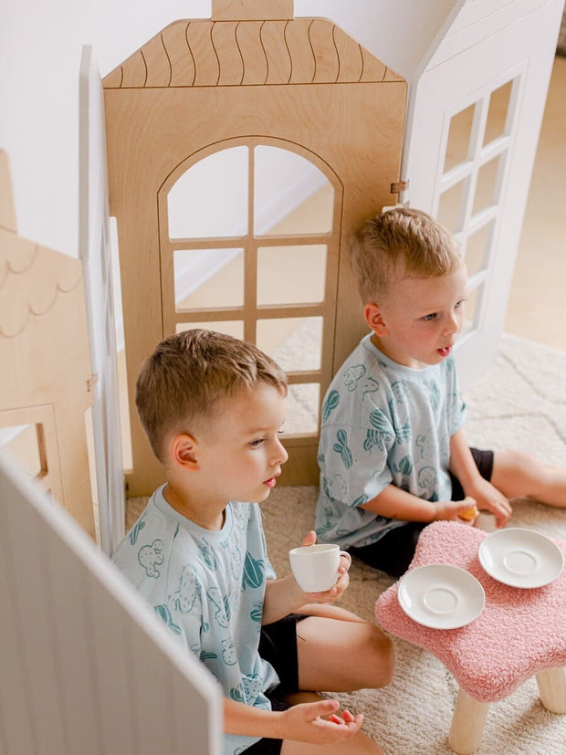 Sturdy den for toddler activities.