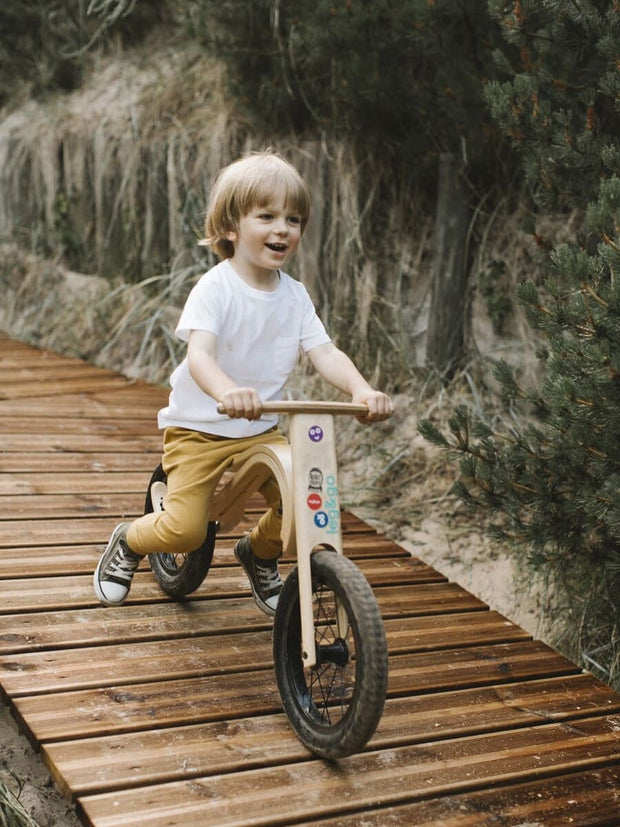 Adjustable minimalist balance bike for children