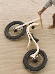 Lightweight minimalist balance bike for kids