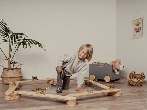 Minimalist balance beam for indoor activities