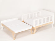 Expandable kids' bed with modular mattress