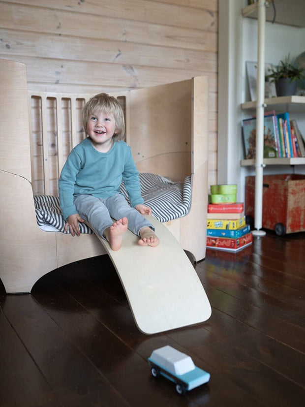 Durable minimalist balance board for safe play