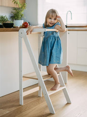 Foldable learning tower with adjustable height platform