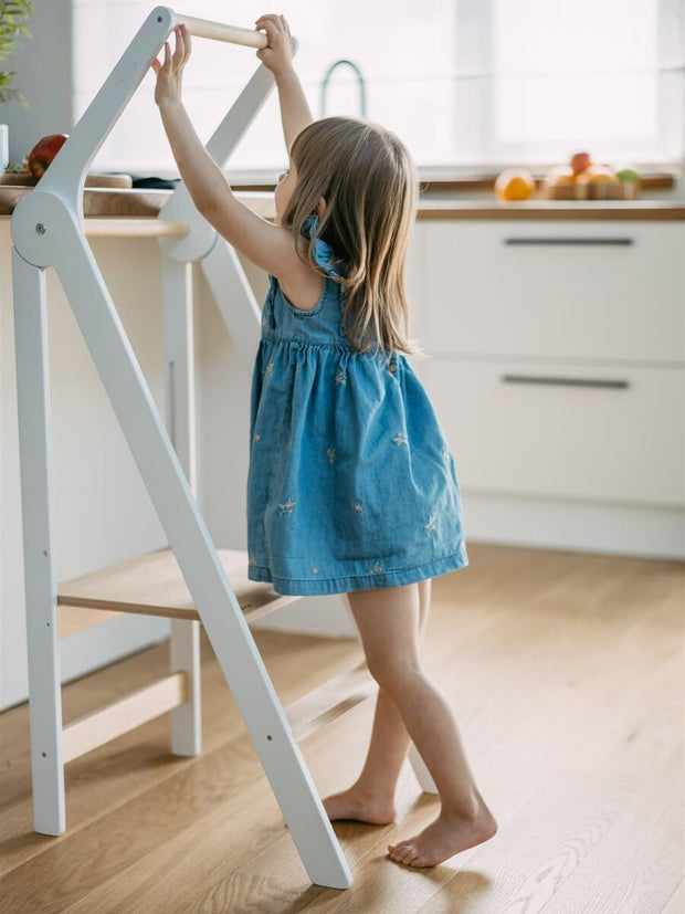 Space-saving toddler helper tower for kitchens