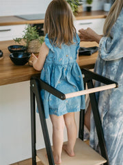 Compact folding kitchen tower for young children