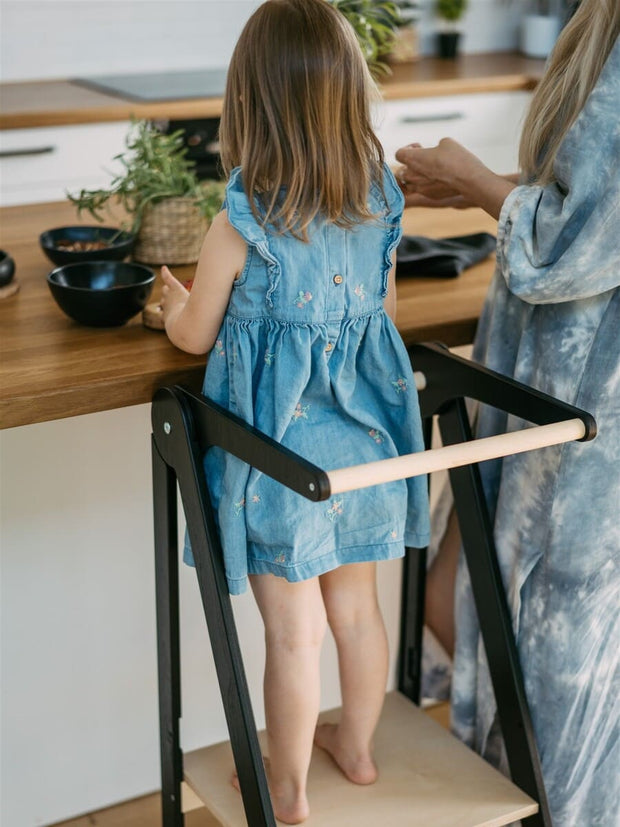 Compact folding kitchen tower for young children