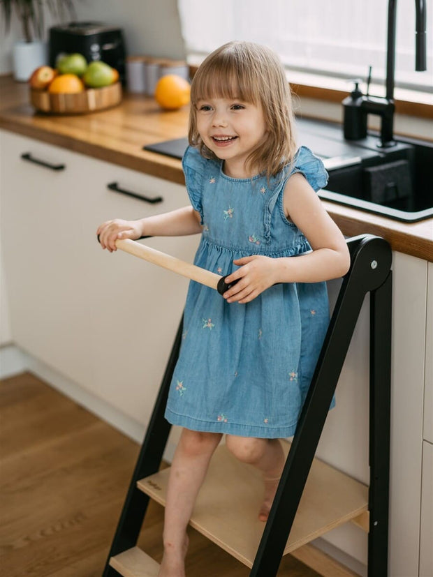 Toddler kitchen helper tower with sleek design