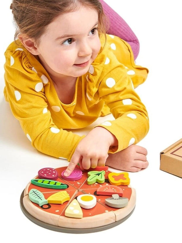 Toy wooden pizza party set